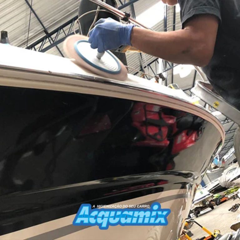 Polimento de embarcação